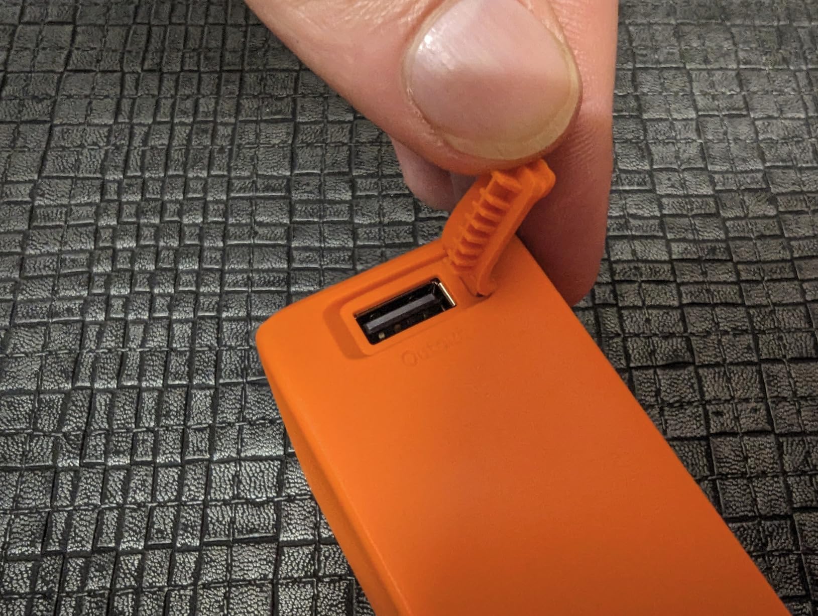 Lädt zickig an alter Powerbank