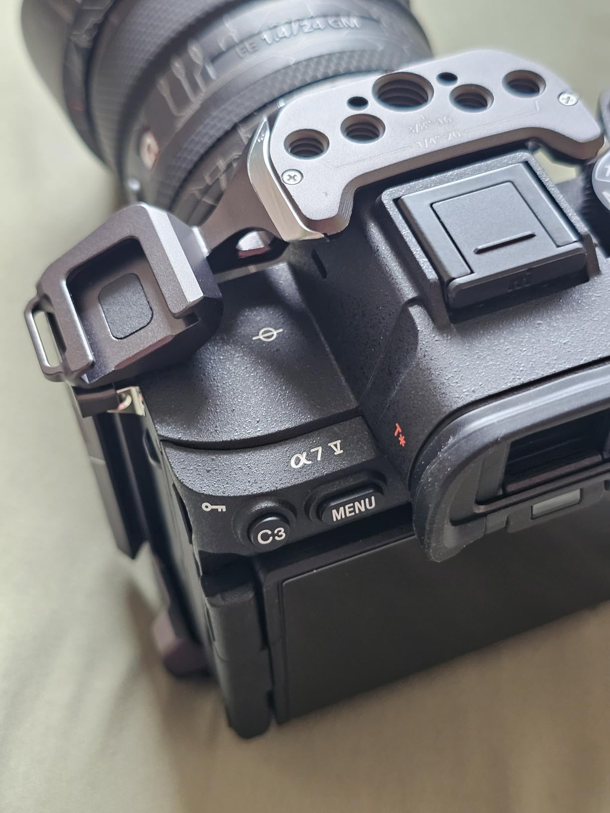 An A7R IV unten zu knapp