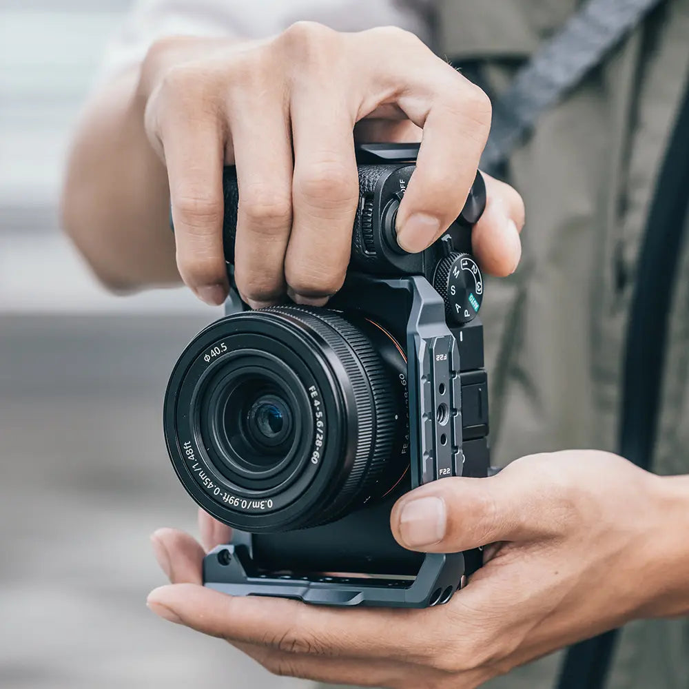 falcam-f22-f38-f50-quick-release-camera-cage-c00b3a01-f-r-sony-a7c-ii image 5